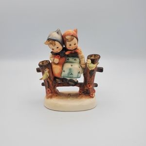 Hummel #179 "Coquetts"